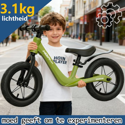 Loopfiets 12 inch met rubberen luchtbanden - Kinderfiets - Lichtgewicht magnesiumframe (0,65 kg) - Inclusief fietspomp - Verstelbaar zadel (31-45 cm) - Totaalgewicht 3,1 kg - Antislip handvatten - Stalen spaken - Voor kinderen vanaf 2 jaar - Groen
